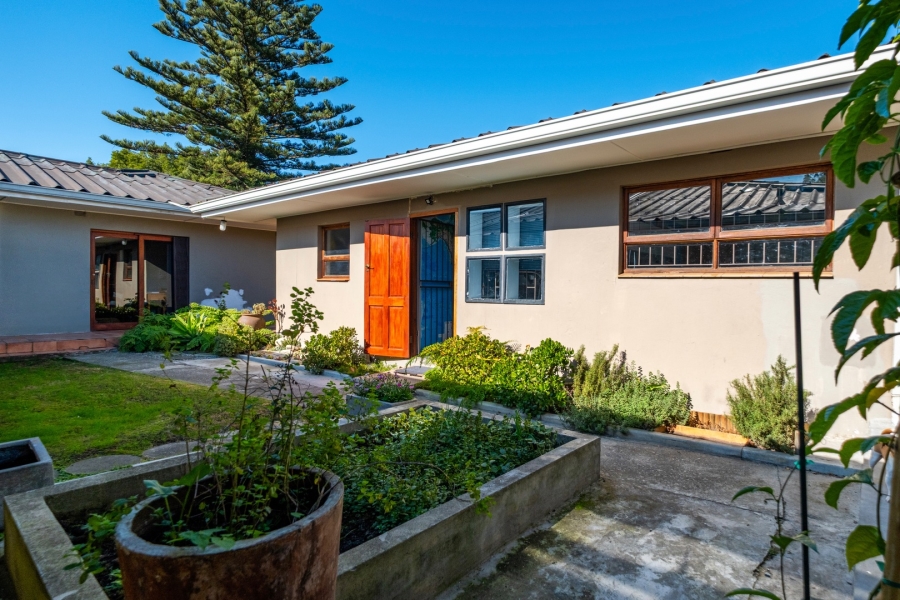 4 Bedroom Property for Sale in Bergsig Western Cape